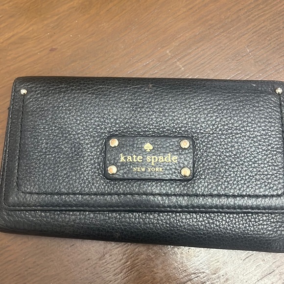 Kate Spade wallet for sale used a couple of times best offer wont be refused - Picture 1 of 3